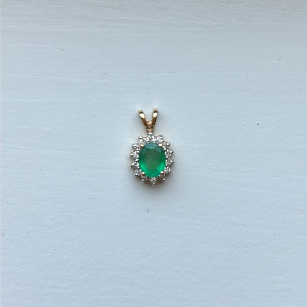 14K gold natural emerald pendant and earrings set - Picture 5 of 7